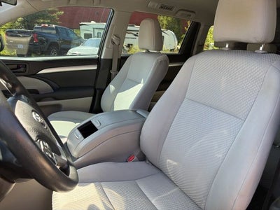 2016 Toyota Highlander LE V6
