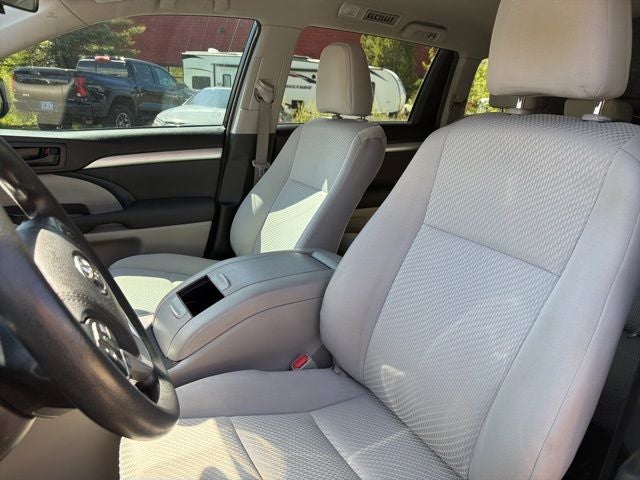2016 Toyota Highlander LE V6