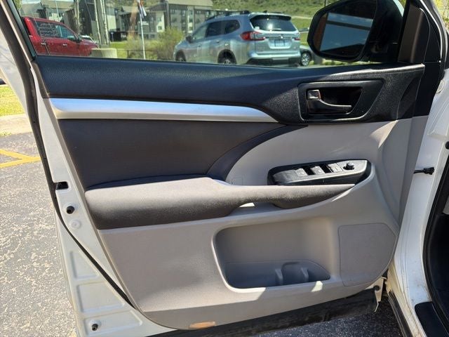 2016 Toyota Highlander LE V6