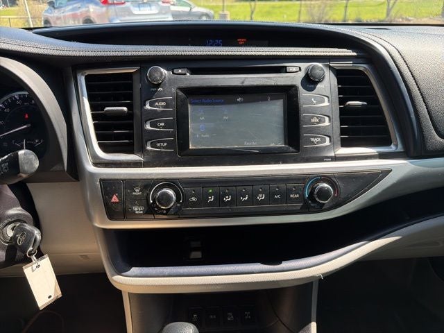 2016 Toyota Highlander LE V6