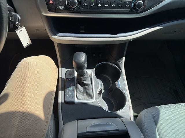 2016 Toyota Highlander LE V6