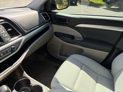 2016 Toyota Highlander LE V6