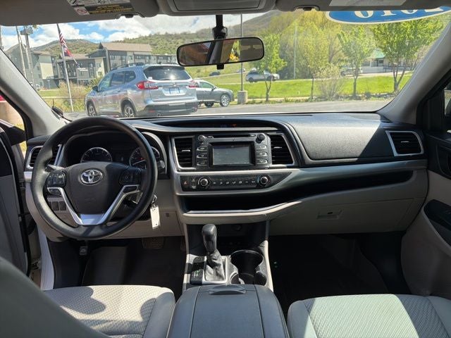 2016 Toyota Highlander LE V6