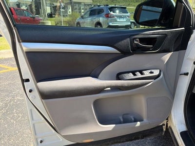 2016 Toyota Highlander LE V6
