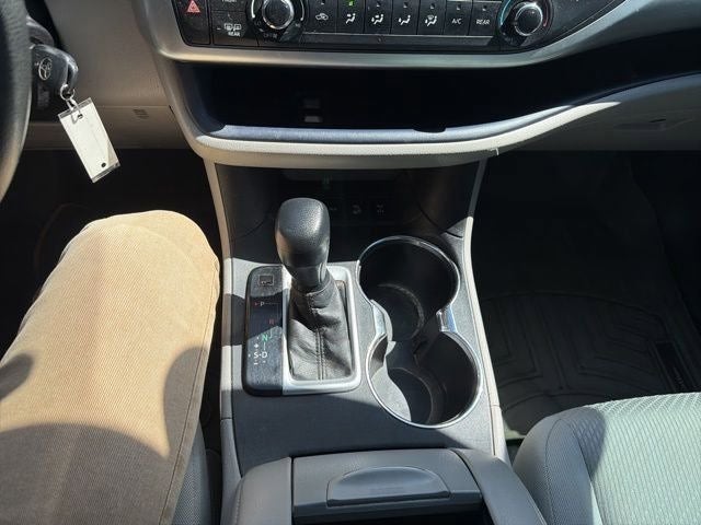 2016 Toyota Highlander LE V6