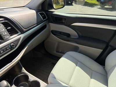 2016 Toyota Highlander LE V6