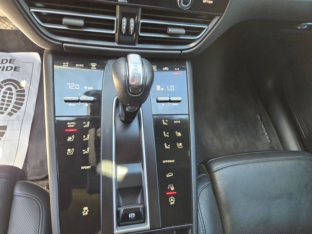 2022 Porsche Macan Base