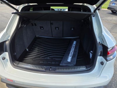 2022 Porsche Macan Base
