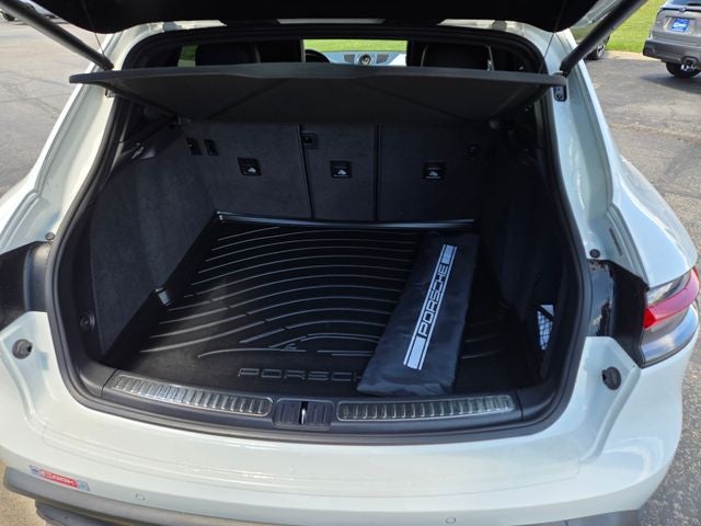 2022 Porsche Macan Base
